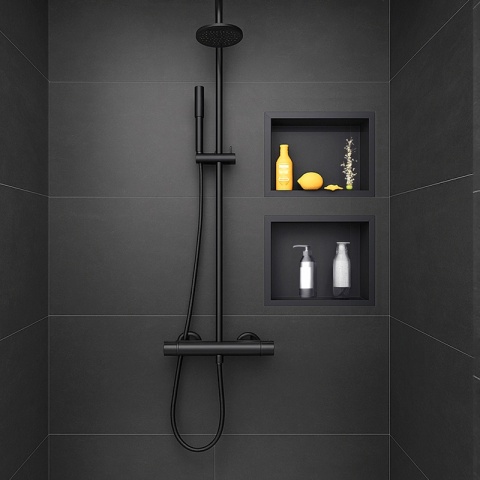 PÓŁKA ŁAZIENKOWA WNĘKOWA IGA Z KOŁNIERZEM CZARNA 30X20X10 CM