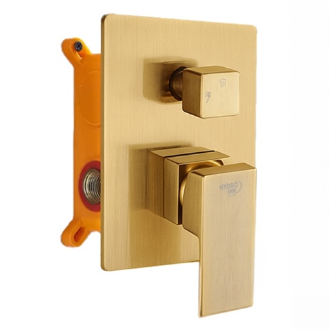 BATERIA PRYSZNICOWA PODTYNKOWA Z DESZCZOWNICĄ KAREN ZŁOTA SZCZOTKOWANA