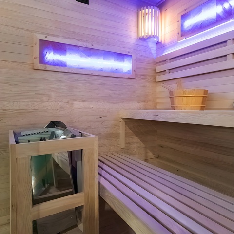 SAUNA FIŃSKA WYSOKOTEMPERATUROWA Z PIECEM LARK4-WD/HARVIA 6KW 4-5 OSOBOWA 150x150 CM